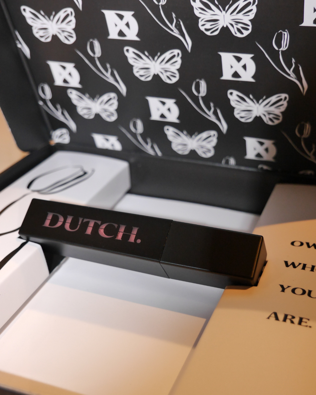 LIPPENSTIFTEN/LIPGLOSSEN